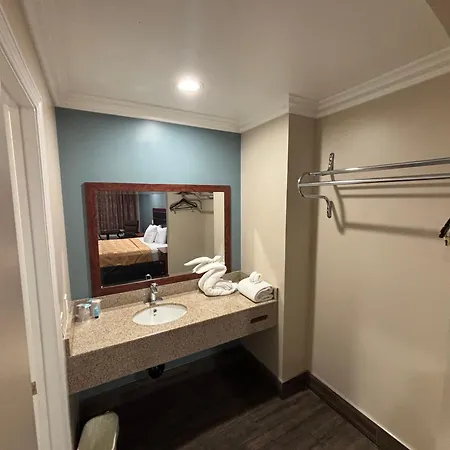 Economy Inn - Burbank Airport-3